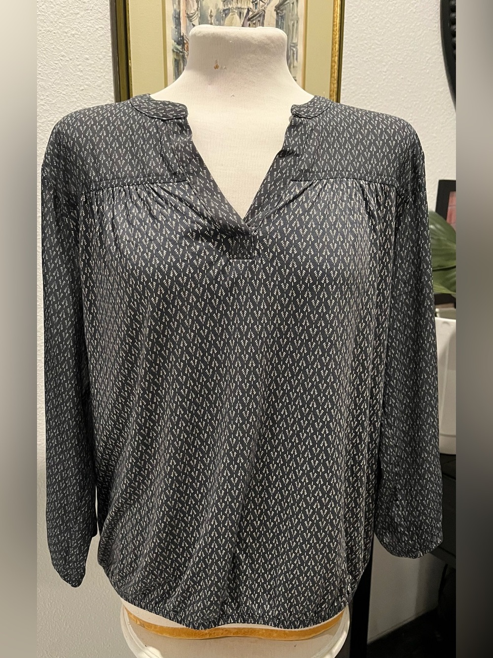 LOFT Blue Patterned V-Neck Long-Sleeve Blouse
